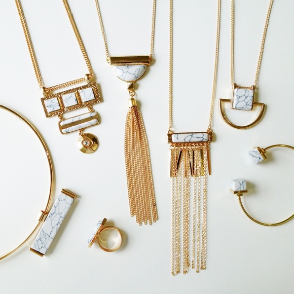 White Marbled Stone Choker - Picture 2 of 2