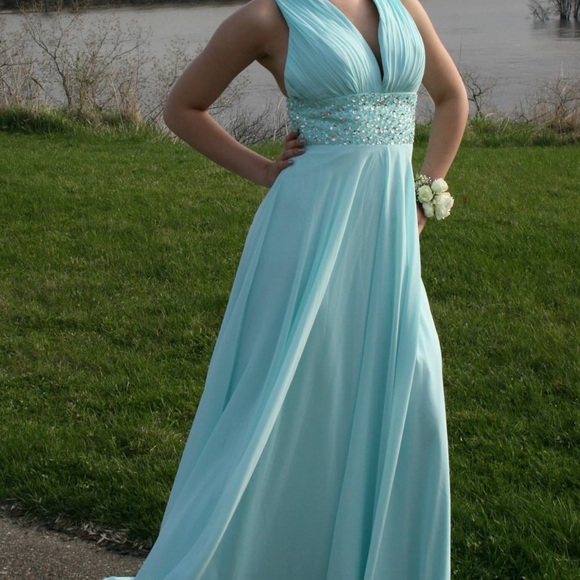 Dress - Picture 3 of 4