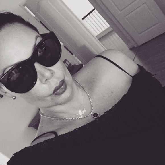 Meet your Posher, Jennifer - Picture 3 of 8