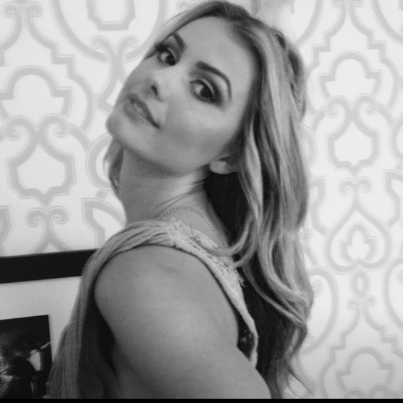 Meet your Posher, Jennifer - Picture 8 of 8