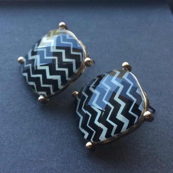 Set of 2 Earring Statement Studs - Picture 4 of 4