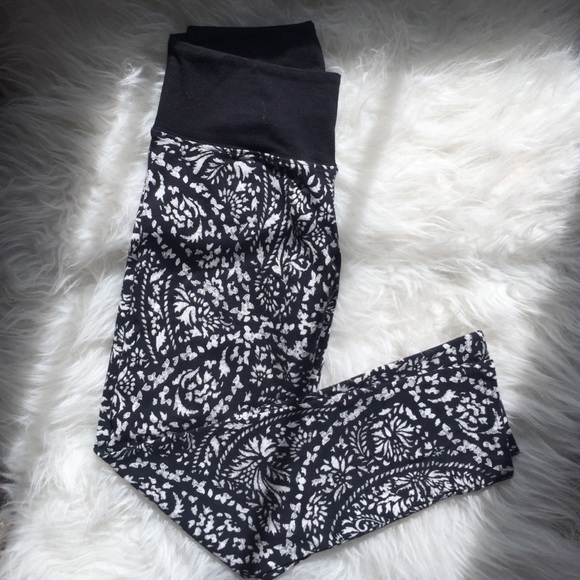 Soft Patterned Crop Leggings