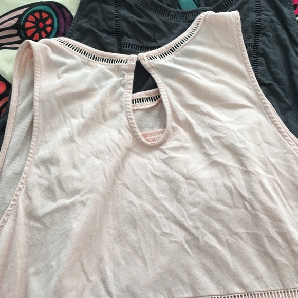 (2) Sleeveless Tops - Picture 2 of 3