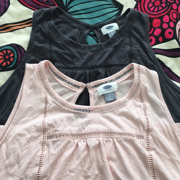 (2) Sleeveless Tops - Picture 3 of 3