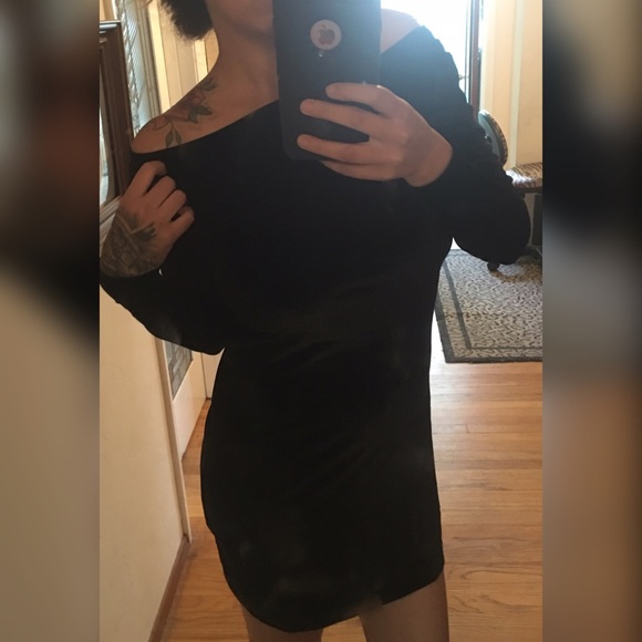 Dresses & Skirts - Little black dress