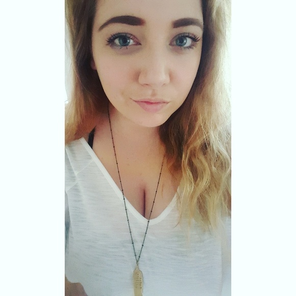 Meet your Posher, Ashlee - Picture 2 of 3