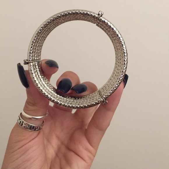 Silver bangle - Picture 2 of 4