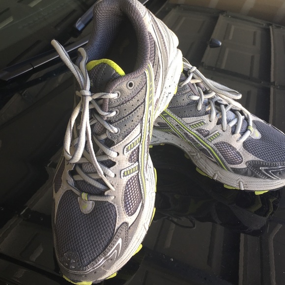 Asics athletic shoe in gray  size 9