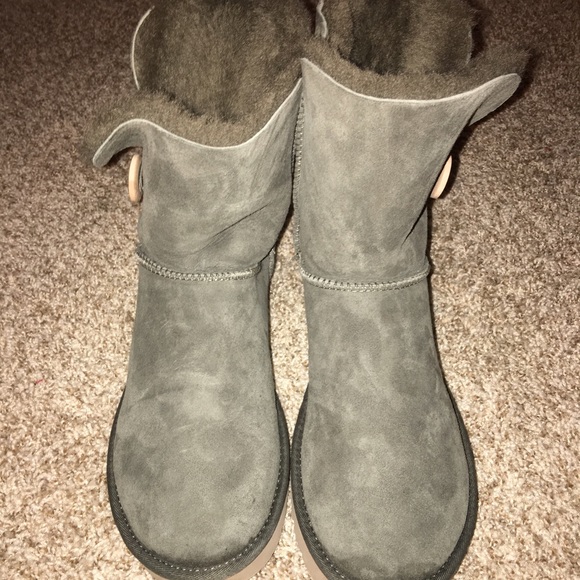 Size 12 olive green Bailey Button Uggs