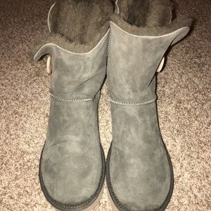 Size 12 olive green Bailey Button Uggs