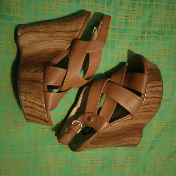 G by GUESS WOODEN WEDGES - Picture 1 of 3