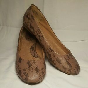 Donating soon! HOST PICK😍Born flats lace design