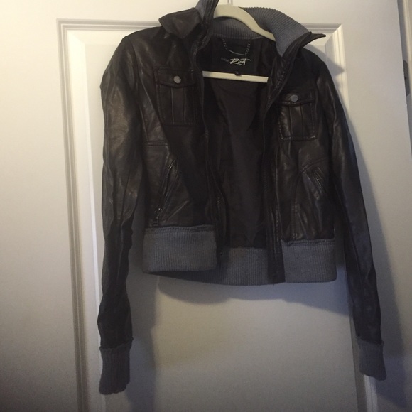 Leather jacket - Picture 2 of 3
