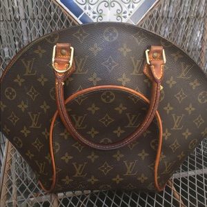Louis Vuitton Large Ellipse 💯 % Authentic