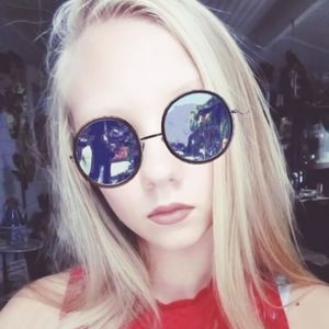 Meet your Posher, Analei