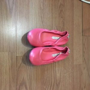 BCBGMAXAZRIA hot pink flat