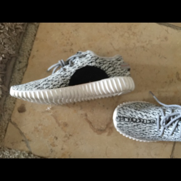 Women yeezeys stylish shoes - Picture 4 of 4