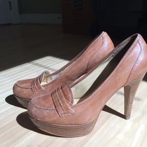 Tailored camel heels