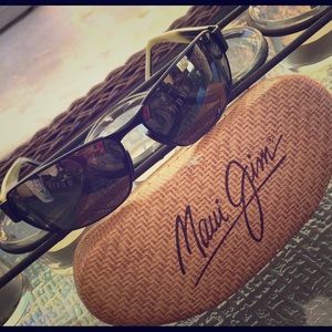 Authentic Maui Jim mens polarzied sunglasses.