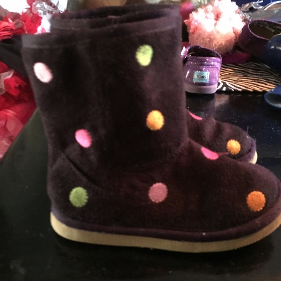 Girls dark plum Ugg like boots - Picture 1 of 2