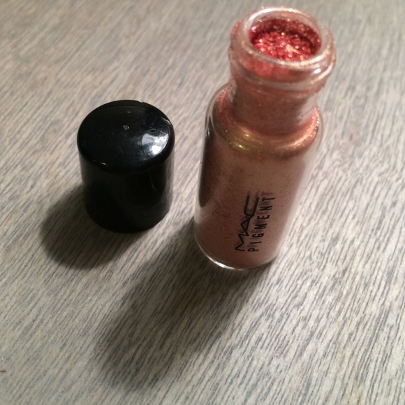 MAC pigment Melon