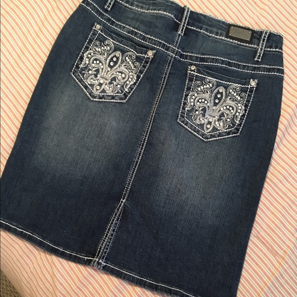 NWOT Denim skirt!  With embellished back pockets!