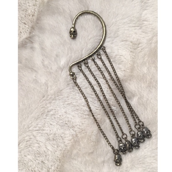 Over the ear cuff with skull detail. - Picture 1 of 3