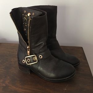 Vince Camuto "Walt" Boots 7.5