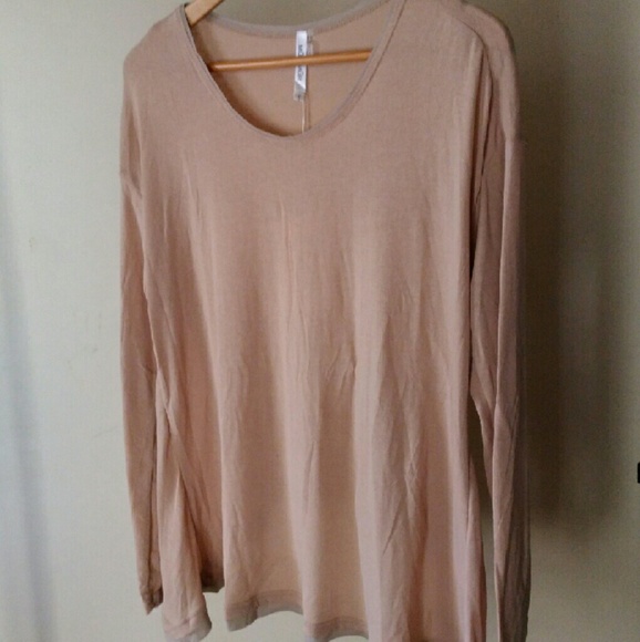 NWT. Hi-Low Top - Picture 3 of 4