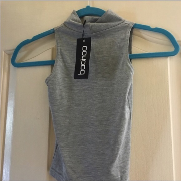NWT Boohoo brand turtleneck crop top