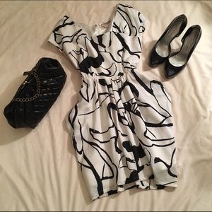 FOREVER 21 💋 ABSTRACT PRINT TULIP DRESS