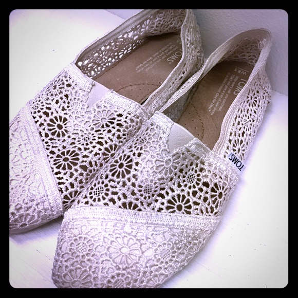 Toms white lace shoes