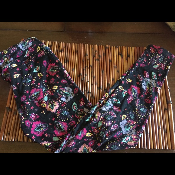 NWOT Lularoe leggings OS