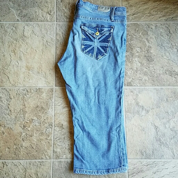 Vigoss Distress Capris