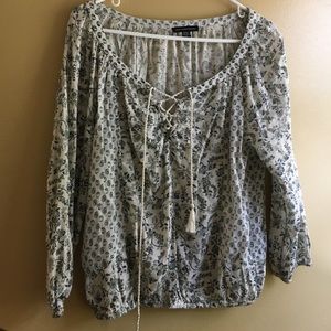3/4 Sleeve American Eagle Floral Lace Up Top