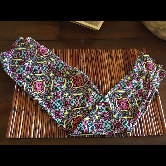 NWT Lularoe leggings Celtic knots. OS