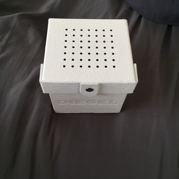 Worn once, not a single scratch, bought for 425 - Picture 4 of 4