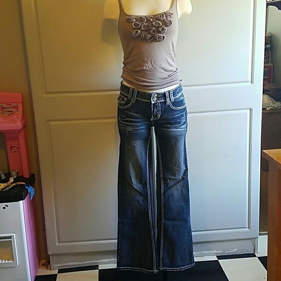 Cute bling distressed jeans - Picture 1 of 4