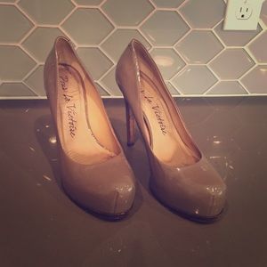 Pour la Victoire pumps