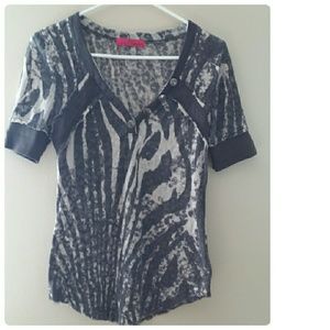 Almost Famous TSHIRT Top