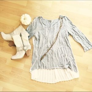 3/4 Sleeve Flowing Top! 🍂