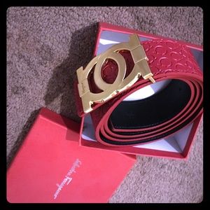 Ferragamo belt used pretty brand new 100$