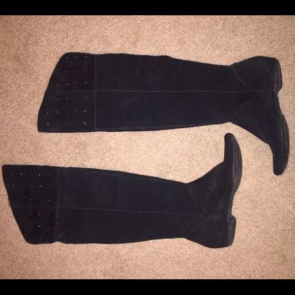 Knee high suede boots super cute!
