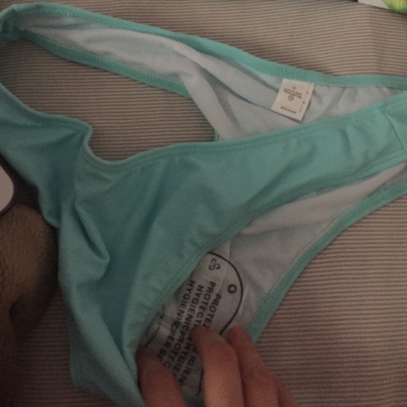Bikini - Picture 4 of 4