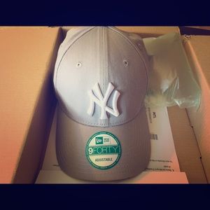 Yankee new era grey/lilac hat NWT