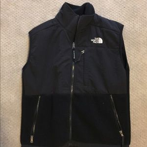 Black fleece north face vest