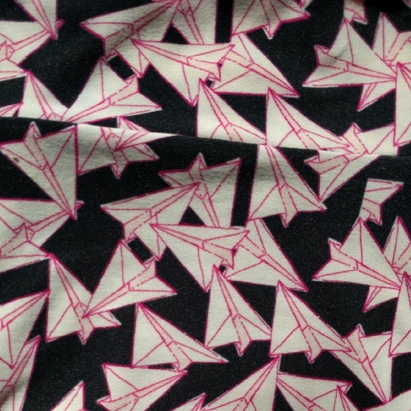 TC LuLaRoe Black Paper Airplane Leggings