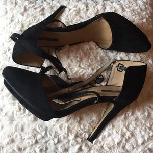 CHIC black heels 😍😫