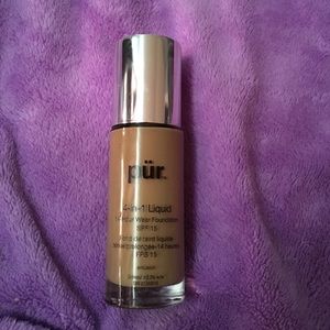 Pur 4-in-1 liquid foundation