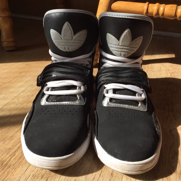 🚨SOLD🚨Adidas Hightops - Picture 2 of 4